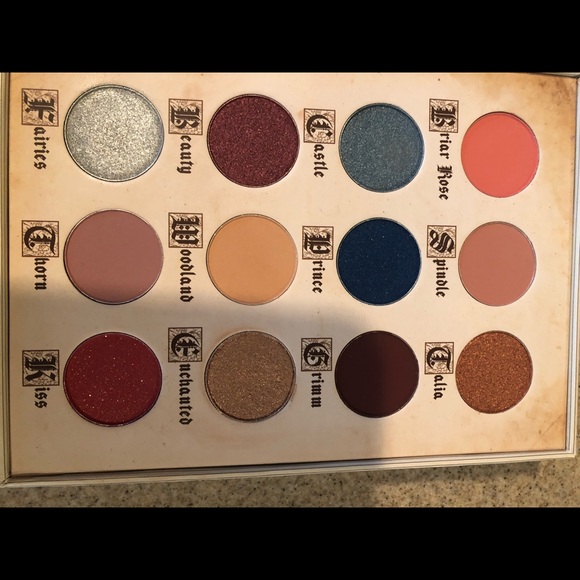 Fairytales storybook cosmetics, little briar Rose. - Picture 3 of 6